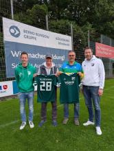 Übergabe der Trikots, V.l.n.r.:Christof Kiel, Uwe Völkening, Werner Eyßer und Stephan Brandt